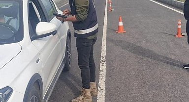 Trafik uygulamaları sürüyor Kars'ta