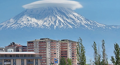 Türkiye'nin çatısı Ağrı Dağı 'şapkasını taktı'