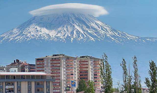 Türkiye'nin çatısı Ağrı Dağı 'şapkasını taktı'