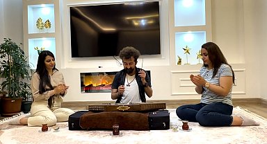 Ümit Bartın, İran'dan gelen misafirlere santur sürprizi!