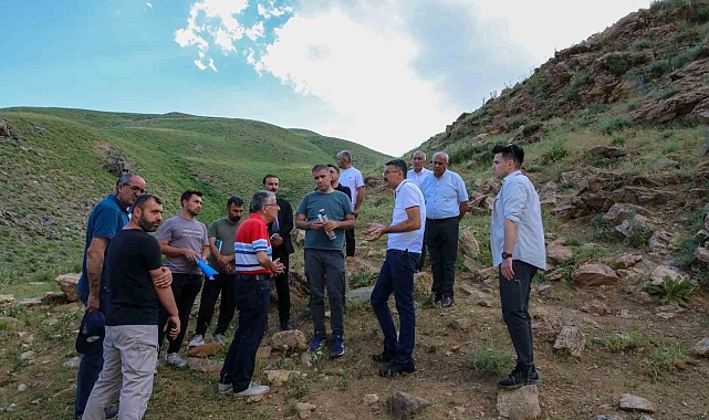 Vali Ali Çelik, Hakkari dağlarında su kaynağı aradı