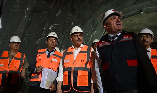 Vali Çiftç Kop Tüneli'nde incelemelerde bulundu