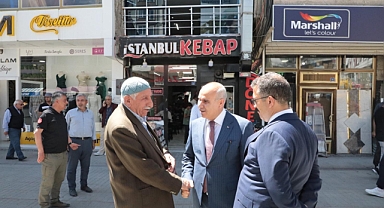 Vali Koç, Iğdır Valisi Turan ile birlikte Ağrı çarşı esnafını ziyaret etti