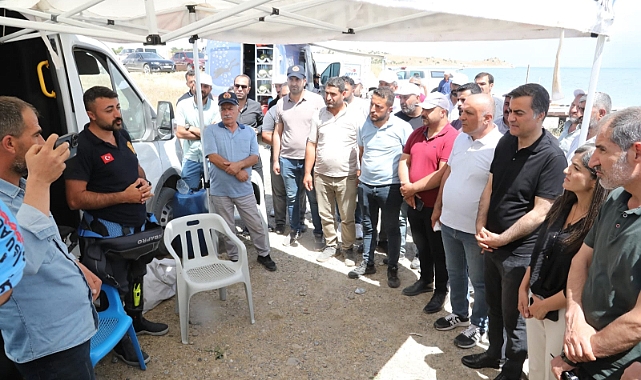 Van Büyükşehir Belediyesi Eşbaşkanları, Çarpanak Sahilinde Kayıp Ahmet Hilmi Hanalp'ın Ailesi ile Bir Araya Geldi
