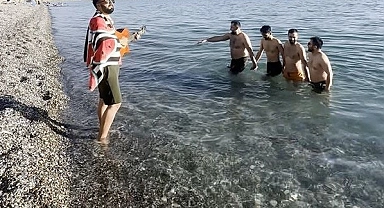 Van Gölü yüzme sezonunu açtı