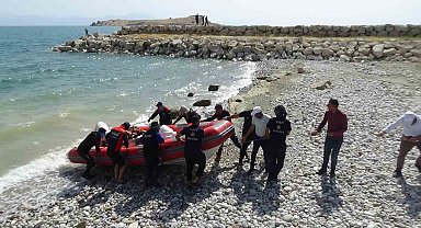 Van Gölü'nde kaybolan genci arama çalışmalarına olumsuz hava şartları nedeniyle ara verildi