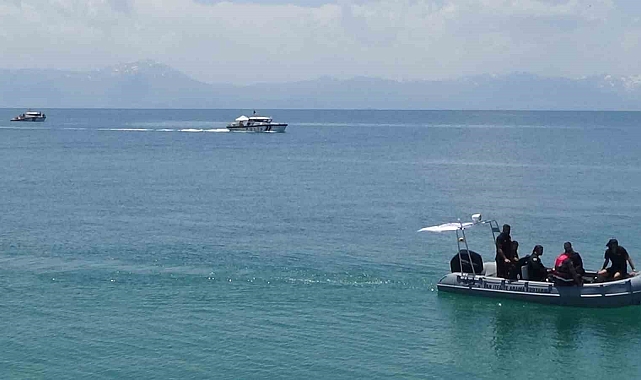 Van Gölü'nde ki kayıp şahıs için çalışmalar beşinci günde de devam ediyor