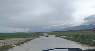 Van'ın Başkale ilçesinde sel suları hayatı olumsuz etkiledi