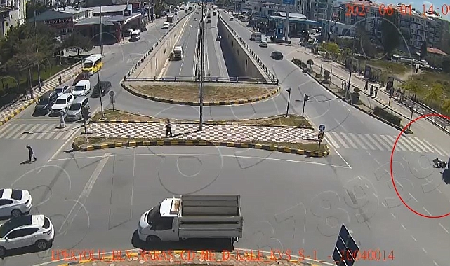 Van'da bisikletli öğretmenin hayatını kaybettiği feci kaza kamerada
