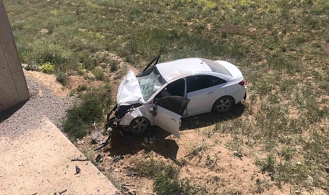 Van'ın Başkale ilçesinde köprüden uçan araçta 1 kişi yaralandı 1 yaralı