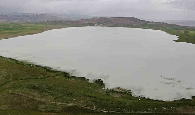 Van'ın Özalp bulunan Akgöl misafirlerini ağırlıyor