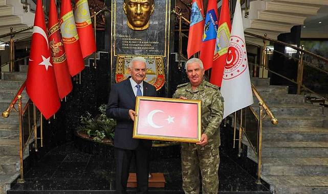 Yıldırım memleketi Erzincan'da ziyaretlerde bulundu