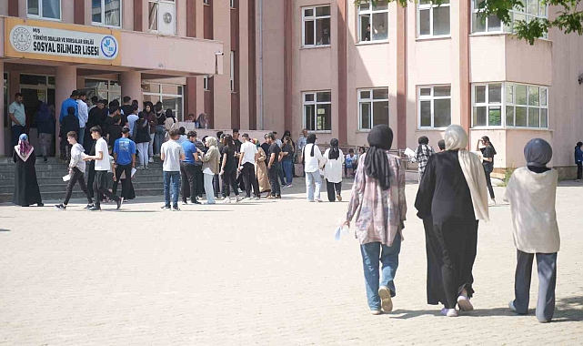 YKS'nin ilk oturumu başladı