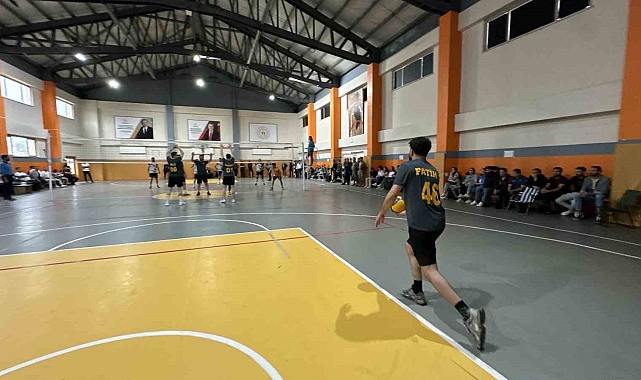 Yüksekova'da kurumlar arası voleybol turnuvasını TİM 47 kazandı