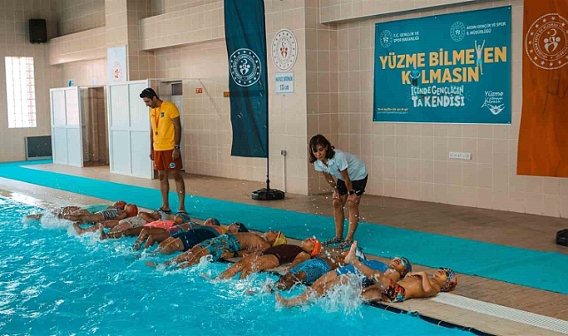 ADÜ yüzme havuzunda eğitimler bağladı