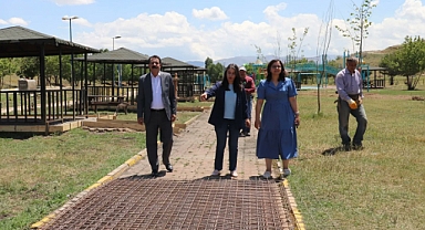 Ağrı Belediyesi Parklara El Attı