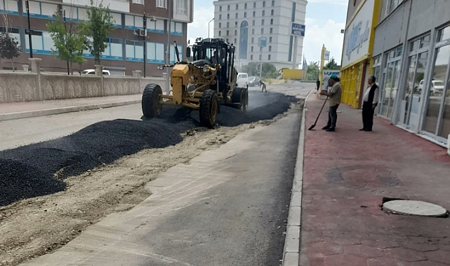 Ağrı Belediyesi yol yapım ve onarım çalışmalarını aralıksız sürdürüyor