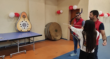 Ağrı’da gençlere okçuluk eğitimi veriliyor