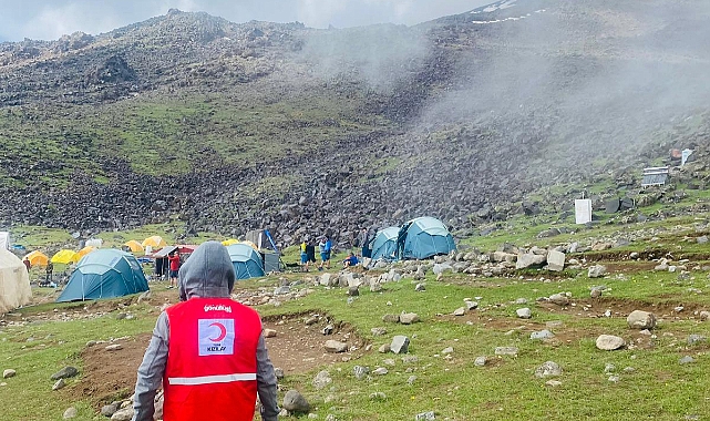 Ağrı'da kayıp dağcılar için Kızılay'dan kumanya desteği