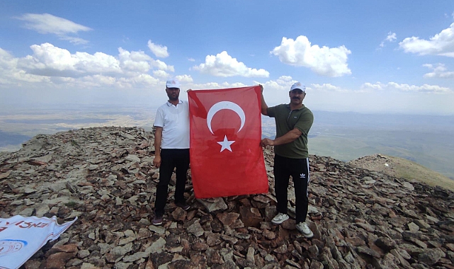 Ağrı'da Kösedağ'a zirve tırmanışı ile 15 Temmuz kutlandı