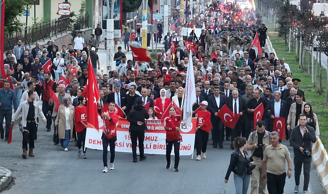 Ağrı'da meşalelerle kutlanılan 15 Temmuz Demokrasi ve Milli Birlik Günü dronla görüntülendi