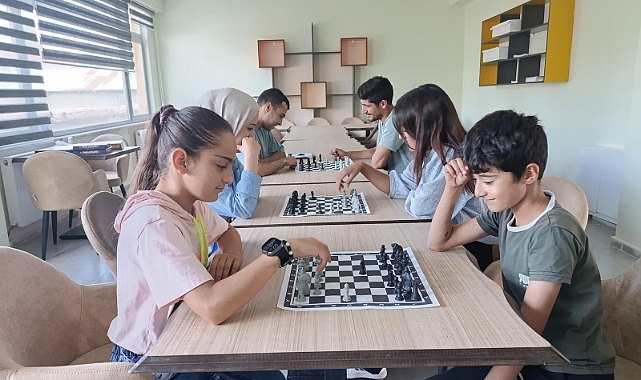 Ağrı’da “Milletin Zaferi” sloganıyla Satranç Turnuvası düzenlendi