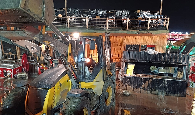 Ağrı'da sel Nuh'un Gemisi'nden esinlenen restorana zarar verdi