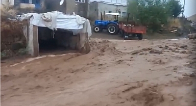 Ağrı'da su baskınları ve sel meydana geldi