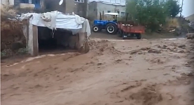 Ağrı'da su baskınları ve sel meydana geldi