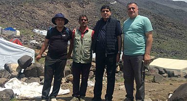 Ağrı Dağı'nda İncelemelerde Bulundu Rektör Alma