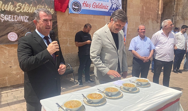 Ağrı Tarihi Saray’da bin kişilik aşure ikramı