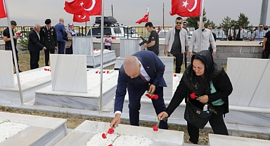 Ağrı Valisi Koç, 15 Temmuz'u mevlid, şehitlik ziyareti ve aile buluşmalarıyla anıyor