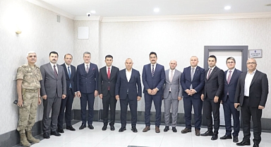 Ağrı Valisi Koç'tan kaymakamlara veda yemeği