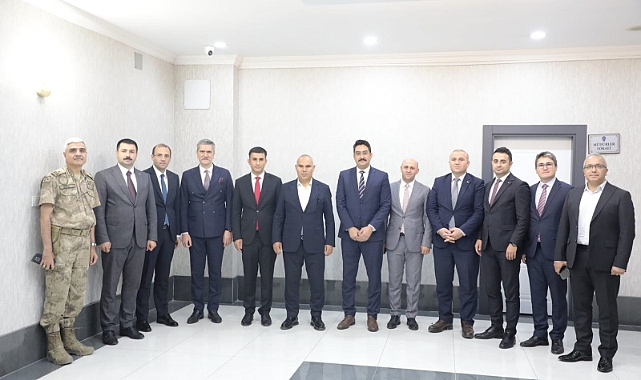Ağrı Valisi Koç'tan kaymakamlara veda yemeği