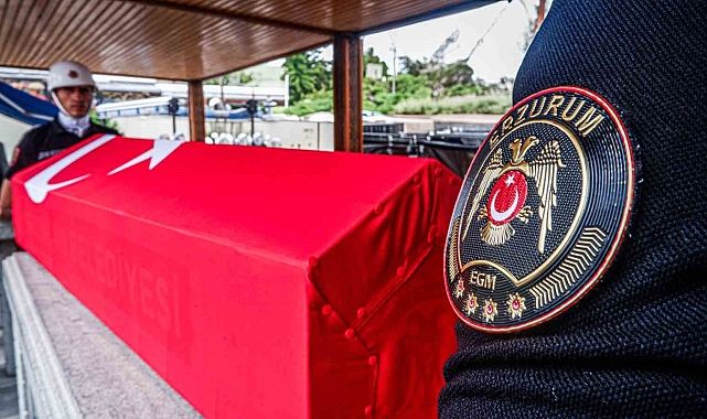 Ağrı'da Görevli Olan Komiser ve annesi son yolculuğuna dualarla uğurlandı