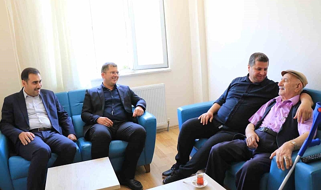 Anlamlı ziyaret Kemah Huzurevi'ne
