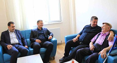 Anlamlı ziyaret Kemah Huzurevi'ne