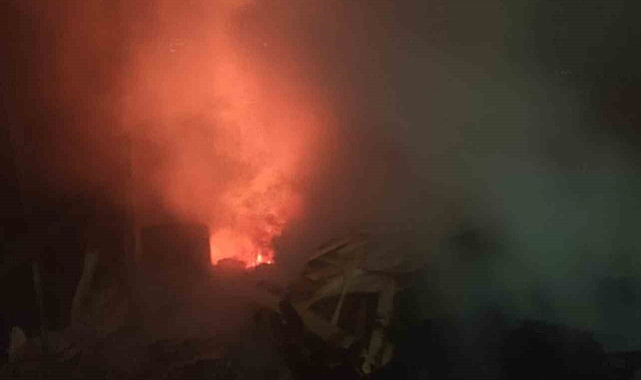 Antakya’da fabrikada çıkan yangın söndürüldü