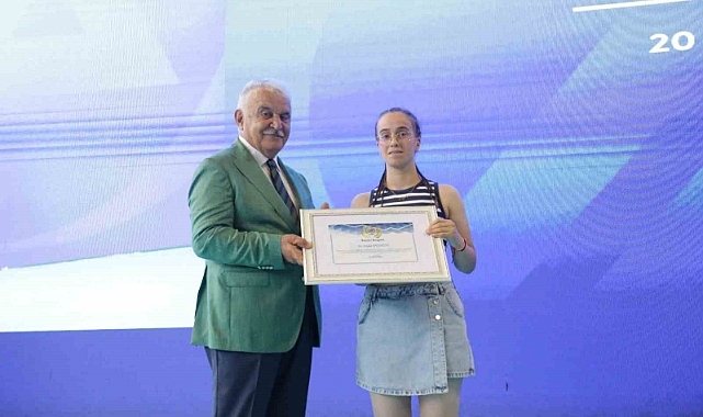Avrasya Üniversitesinden unutulmayacak mezuniyet töreni