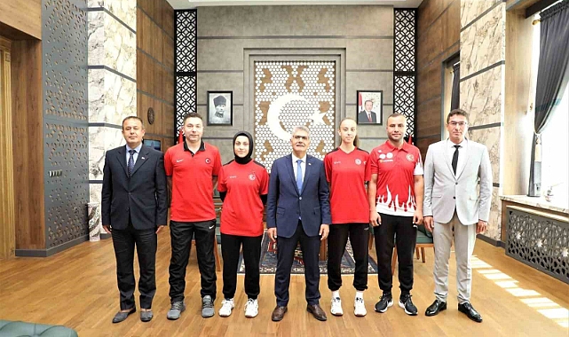 Başarılı sporculardan Vali Çelik’e ziyaret