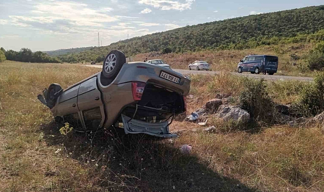 Bilecik’te takla atan otomobil şarampole yuvarlandı: 2 yaralı