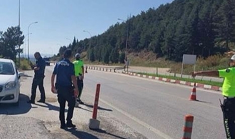 Bilecik’te trafik denetimlerinde 62 araç sürücüsüne 83 bin 381 TL para cezası