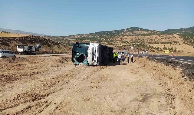 Bingöl'de yolcu otobüsü devrildi: 14 yaralı