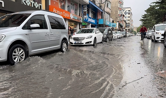 Bitlis'te sağanak nedeniyle iş yerini su bastı
