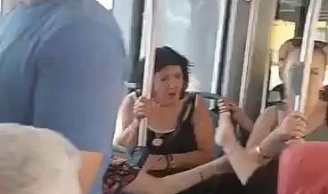 Bursa’da otobüsteki yer tartışması kamerada
