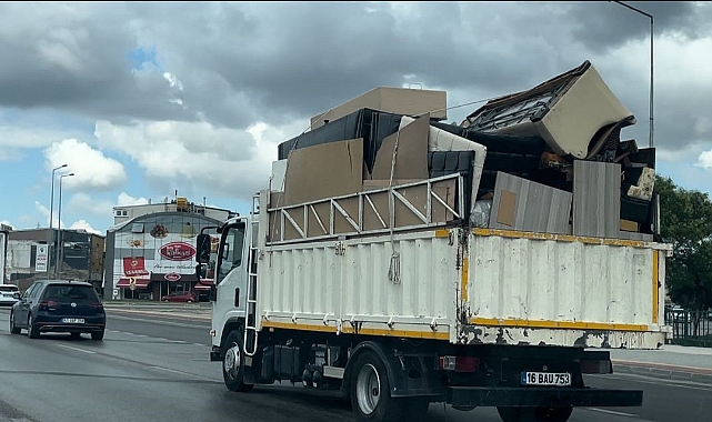 Bursa’da tehlikeli taşımacılık kamerada