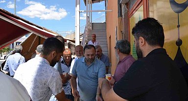 Camii cemaatine aşure dağıtıldı