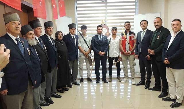 Çocuklar Erzurum'da demokrasi nöbeti tuttu