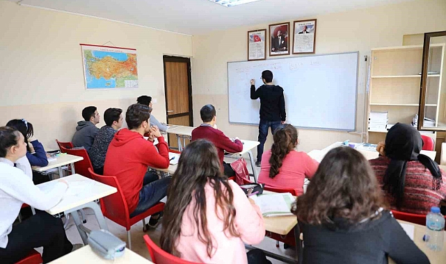Denizli Büyükşehirden ücretsiz YKS kursu