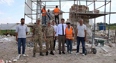 Deprem de hasar gören  Erciş'te ' ki kümbette restorasyon çalışması devam ediyor